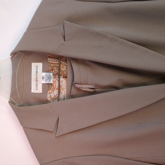 Jones New York Beige Blazer and Pants Set, Size 10‎ - Picture 3 of 12